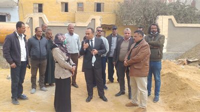 نائب محافظ المنيا يتابع معدلات تنفيذ مشروعات حياة كريمة بقرى ديرمواس