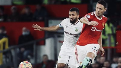 مانشستر يونايتد يقسو علي بيرنلي بثلاثية في الدوري الإنجليزي الممتاز