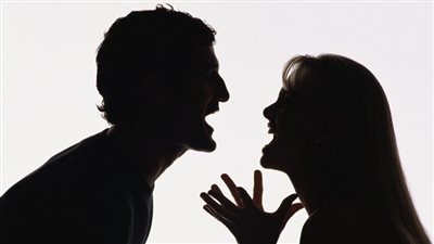 ارتبطنا بعقد عرفي لحد ما ظروفه تتحسن.. سيدة تستغيث بعد رفض شاب سوري الاعتراف بزواجهما