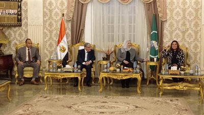 وزيرة التضامن ومحافظ دمياط يصلان إلى المنيا لافتتاح معرض ديارنا للأثاث والحرف اليدوية