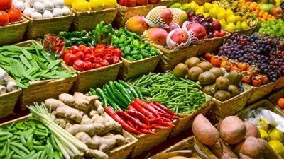 بث مباشر| الطماطم بـ4 والبرتقال بـ 5 جنيهات.. استقرار أسعار الخضراوات والفاكهة بالأسواق اليوم