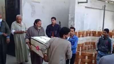 أسرة الطفلة جوسيانا ضحية الغرق في بيارة صرف صحي تتسلم جثمانها لدفنه بأسوان | بث مباشر 