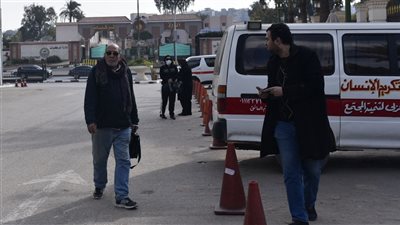الصور الأولى من جنازة مها أبو عوف.. وصول منير مكرم وأصدقاء الفنانة الراحلة