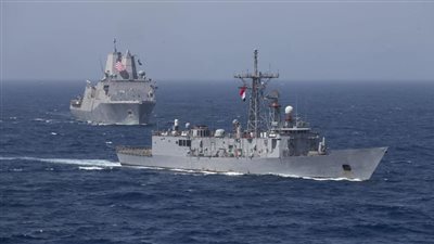 القوات البحرية المصرية والأمريكية تنفذان تدريبًا بحريًا عابرًا في البحر الأحمر 