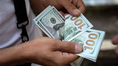 يواصل الارتفاع.. 8 قروش زيادة في سعر الدولار اليوم الأربعاء