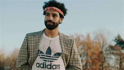تصريحات محمد صلاح بشأن عقده مع ليفربول.. وتفاصيل تعرض والده للسرقة | فيديوجراف