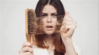أخصائية أمراض جلدية: كورونا من الأسباب الرئيسة لتساقط الشعر 