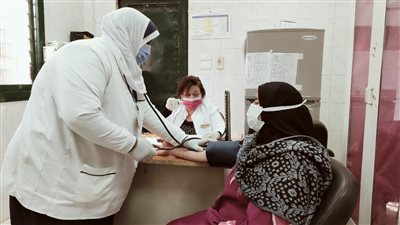 الكشف على 1842 مواطن بقرية أسطال بالمنيا