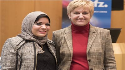 السفارة الألمانية بالقاهرة تهنئ المصرية سارة حجي لفوزها بجائزة أفضل بحث عن السرطان