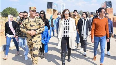 القوات المسلحة تنظم زيارة لشباب الدارسين بالخارج إلى مقر قيادة قوات الصاعقة