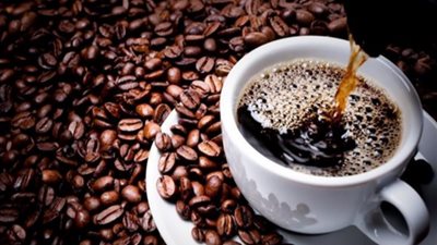 خل التفاح وشاي الكركم.. مشروبات تخلص الجسم من السموم