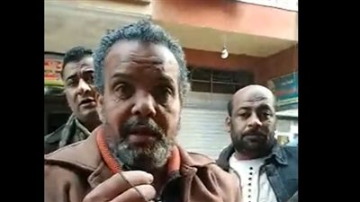 نص العمى ولا العمى كله.. أب يلقي ابنته من الطابق الخامس لينقذها من حريق بالهرم | فيديو