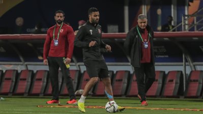 حسام حسن ينتظم في تدريبات الأهلي الجماعية 