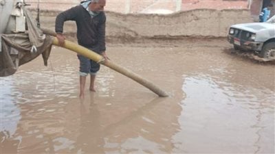 استمرار رفع مياه الأمطار المتراكمة بمدينة أبو صوير بالإسماعيلية