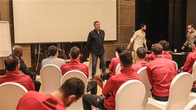 الأهلي يستعد للتحرك لملعب مباراة الهلال والخطيب يحفز اللاعبين