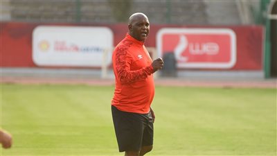 موسيماني يحاضر لاعبي الأهلي استعدادًا للهلال السعودي بكأس العالم للأندية