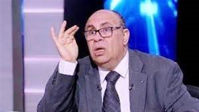 مهما اتكلمنا مش هيعجب أمك.. مبروك عطية يهاجم متابعًا يعترض على كلامه عن الطلاق | فيديو