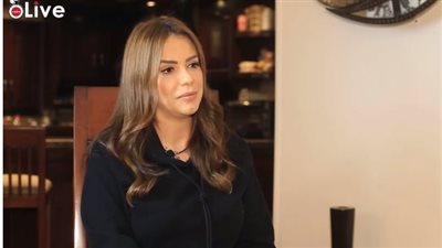 دنيا عبد العزيز: عايشة بعد وفاة والدتي عشان ماموتش كافرة عند ربنا
