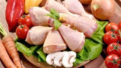 الفراخ البيضاء بـ 35 جنيهًا للكيلو والطماطم بـ 6.5.. استقرار أسعار الدواجن والخضروات بالأسواق | بث مباشر 