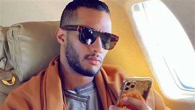 عقِب معجون أسنان محمد رمضان.. فنانون حصلوا على هدايا غريبة من المعجبين | فيديو
