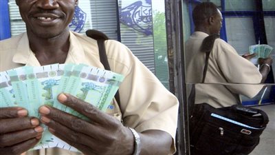 الجنيه السوداني يخسر 8% بسبب زيادة الطلب على العملات الأجنبية