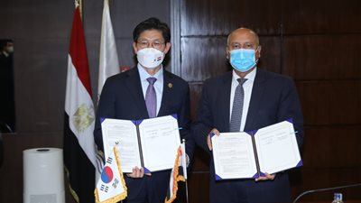 وزير النقل يوقع مذكرة تفاهم للتعاون الشامل مع كوريا الجنوبية في مجال السكك الحديدية 