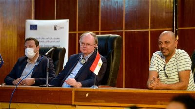 سفير الاتحاد الأوروبي يلتقي بشباب الصعيد في ورش مهرجان أسوان الدولي لأفلام المرأة | صور