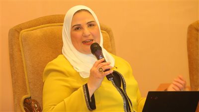 بمشاركة 20 فنانًا.. وزيرة التضامن الاجتماعي تفتتح معرض سمبوزيوم المرأة والحياة بـ مهرجان أسوان