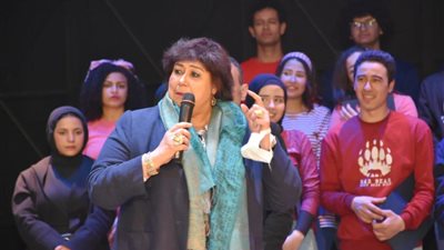 وزيرة الثقافة ومحافظ بني سويف يسلمان شهادات تخرج الدفعة الجديدة لمشروع ابدأ حلمك بالمحافظات | صور