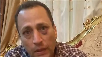 شاب يعتدي على مسن وأسرته في الدقهلية.. الضحية: بيكشفلنا عورته وهددني بذبح عيالي|فيديو