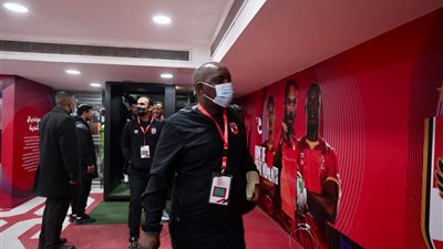 وصول حافلة الأهلي.. والجهاز الفني يتفقد ملعب مباراة المريخ