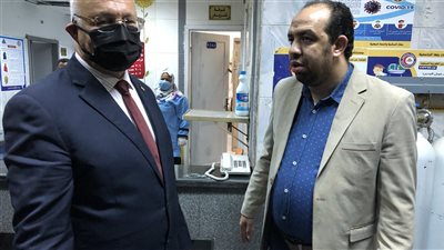 رئيس جامعة بنها يفاجئ المستشفيات الجامعية ويؤكد علي تحسين الخدمة