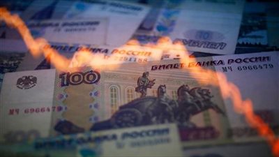 انخفض 50%.. كيف تأثر الروبل الروسي بعد أزمتي القرم وأوكرانيا؟ | بيانات
