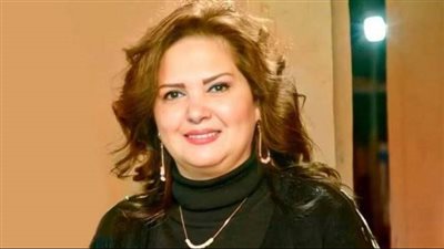 رغم وفاة شقيقتها.. بثينة رشوان تعرض مسرحية في انتظار بابا الليلة