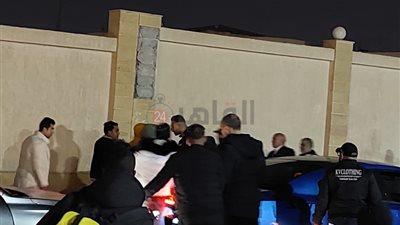 طالبوه بالرحيل عن الفريق.. أبو جبل يشتبك مع جماهير الزمالك| صور