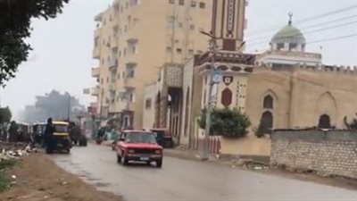 الشوارع غرقت.. سقوط أمطار متوسطة وانتشار موجة من الصقيع في كفر الشيخ | بث مباشر