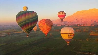 40 رحلة بالون طائر تزين سماء الأقصر على متنها 1100 سائح