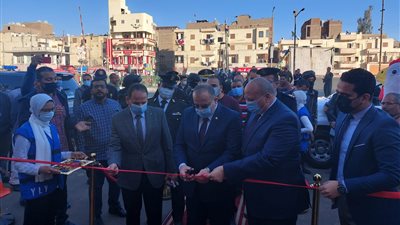 مدير أمن الأقصر يفتتح معرض كلنا واحد لمواجهة غلاء الأسعار | صور