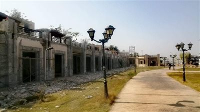 رئيس مدينة الأقصر يتابع تطوير كورنيش النيل ورصف الشوارع | صور 