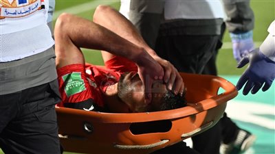 مصر والسنغال.. نقل محمد عبد المنعم إلى المستشفى بعد إصابته