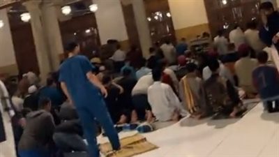 توافد المصلين لأداء أول صلاة تراويح في مسجد عمرو بن العاص والأزهر | بث مباشر