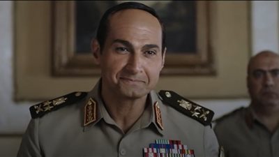 ياسر جلال يقلد صوت السيسي على الهواء: الناس فاكرة إنه مش صوتي | فيديو