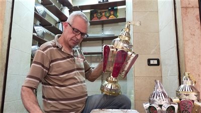 حكاية «رجب درويش» أسطورة صناعة الفوانيس: لسه الفيوم بتحافظ على تراثها بـ أبو شمعة|فيديو