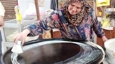  بث مباشر | سيدة الكنافة اليدوية بالدقهلية: بشتغل في المهنة من 30 عاما.. وعلّمتها لأولادي وأحفادي