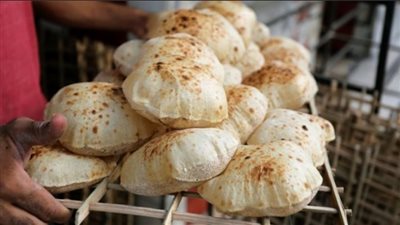 بدءًا من الغد.. التموين تقرر خصم 10% من حصة الدقيق للمخابز خلال رمضان | بث مباشر
