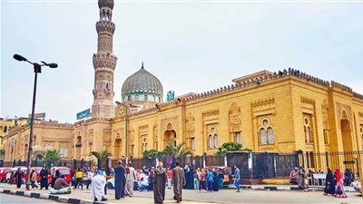 ساعات على الاحتفال.. محبو آل البيت يحيون اللية الختامية لمولد السيدة زينب 