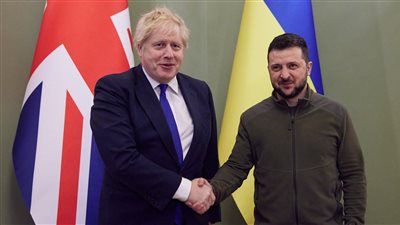 رئيس وزراء بريطانيا: مستعدون لاستضافة زيلينسكي إذا تمكن من مغادرة أوكرانيا