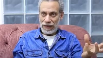 باهر دويدار: أنا مش من أنصار كتابة الورش.. واستفدت من دراستي للطب في الكتابة | فيديو