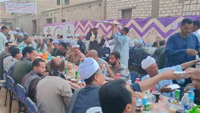 رمضان في مصر حاجة تانية.. مسلمون وأقباط على مائدة إفطار واحدة بسوهاج