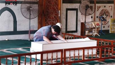 غياب نجوم الفن وانهيار نجله.. صلاة الجنازة على الفنان عزت بدران بمسجد الحصري بأكتوبر | بث مباشر 